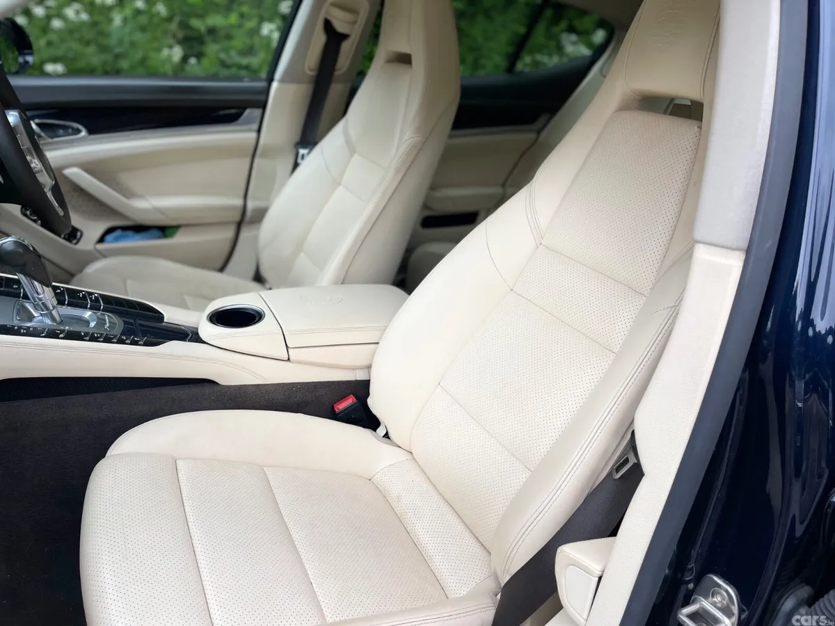 Porsche Panamera Hatchback, Petrol Plug-in Hybrid, 2015, Blue