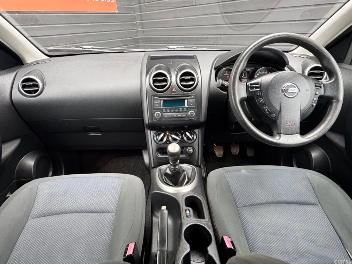 Nissan Qashqai SUV, Diesel, 2012, Red