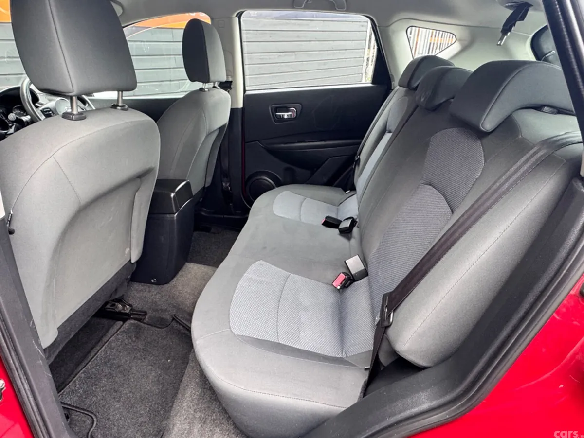 Nissan Qashqai SUV, Diesel, 2012, Red