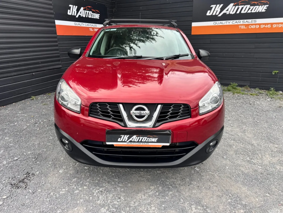 Nissan Qashqai SUV, Diesel, 2012, Red