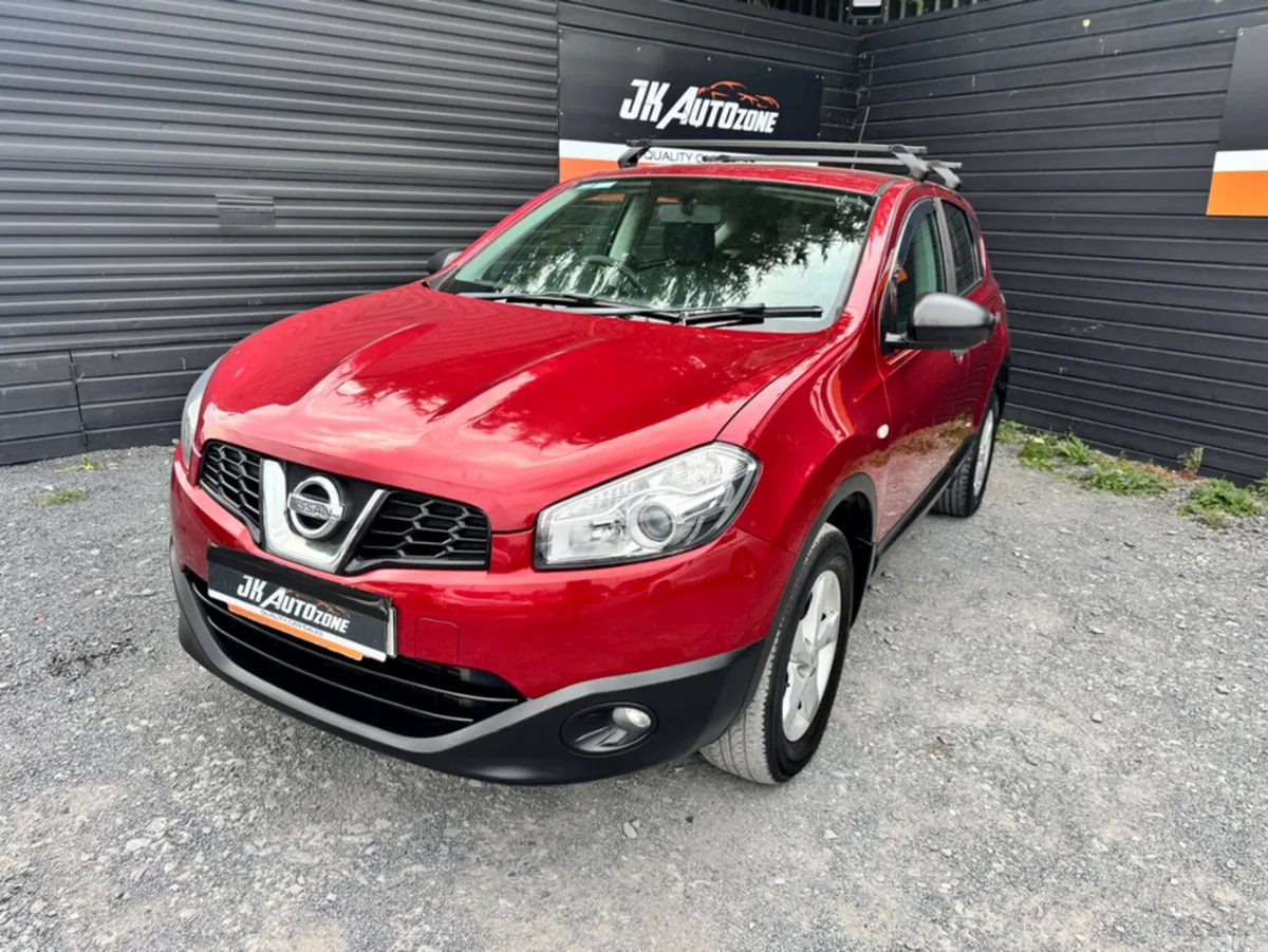 Nissan Qashqai SUV, Diesel, 2012, Red