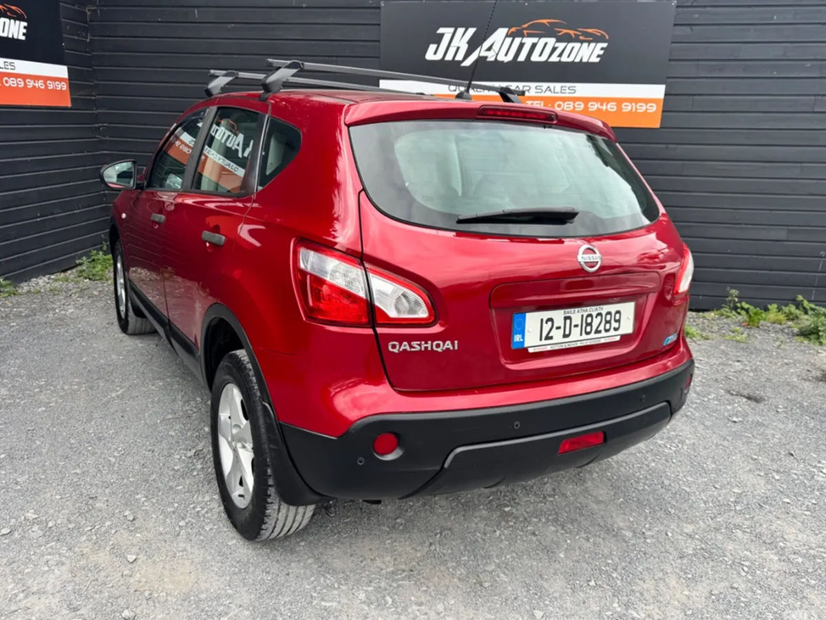 Nissan Qashqai SUV, Diesel, 2012, Red