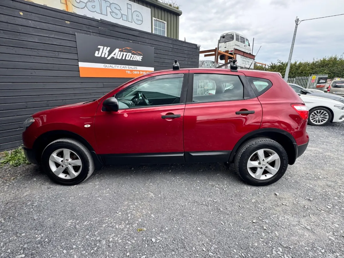 Nissan Qashqai SUV, Diesel, 2012, Red