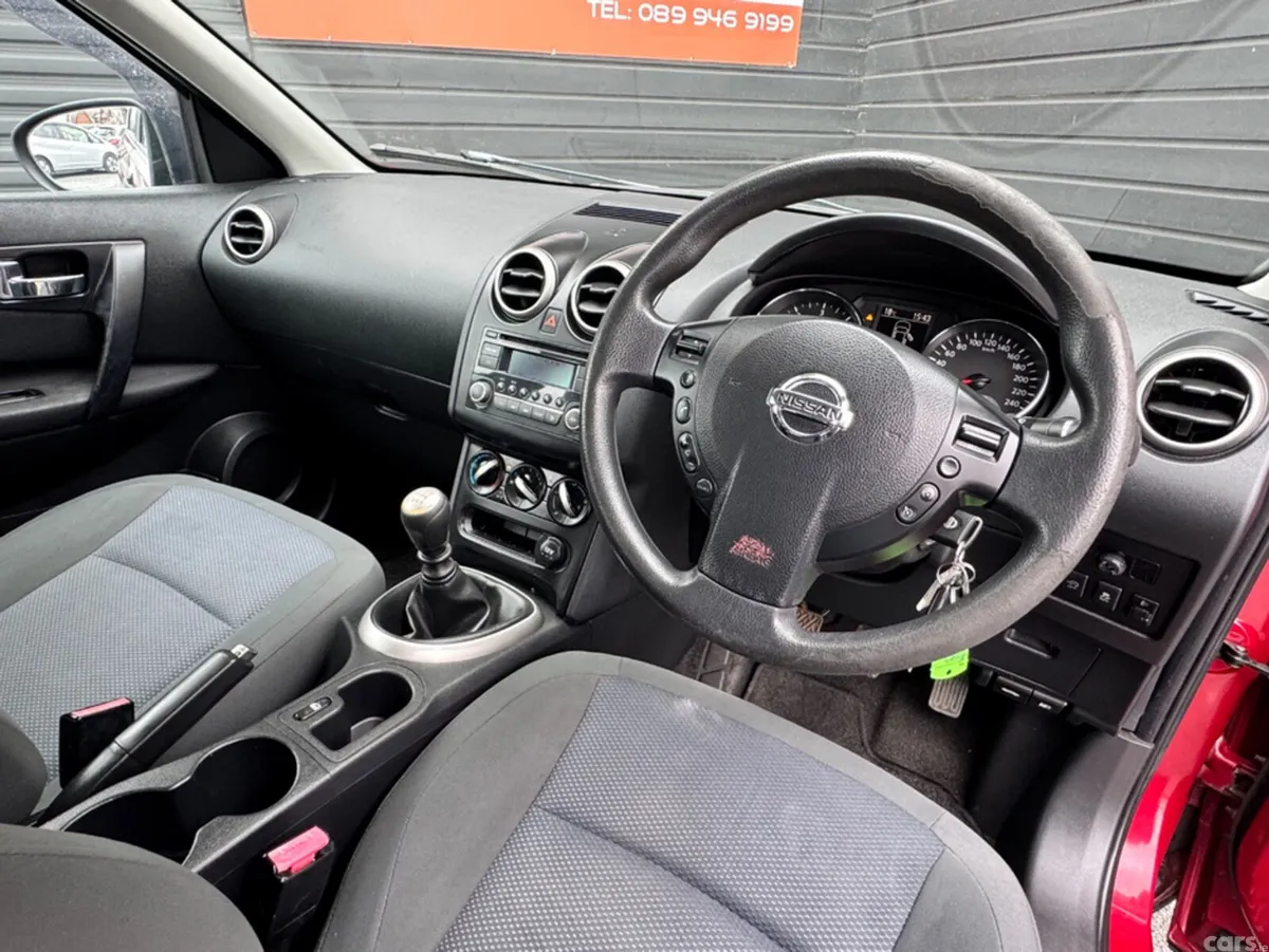 Nissan Qashqai SUV, Diesel, 2012, Red