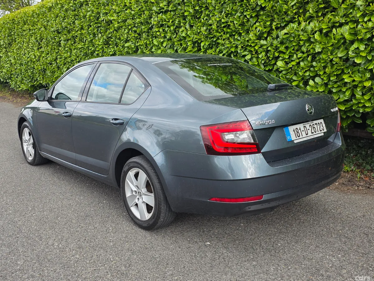 Skoda Octavia Saloon, Diesel, 2018, Grey