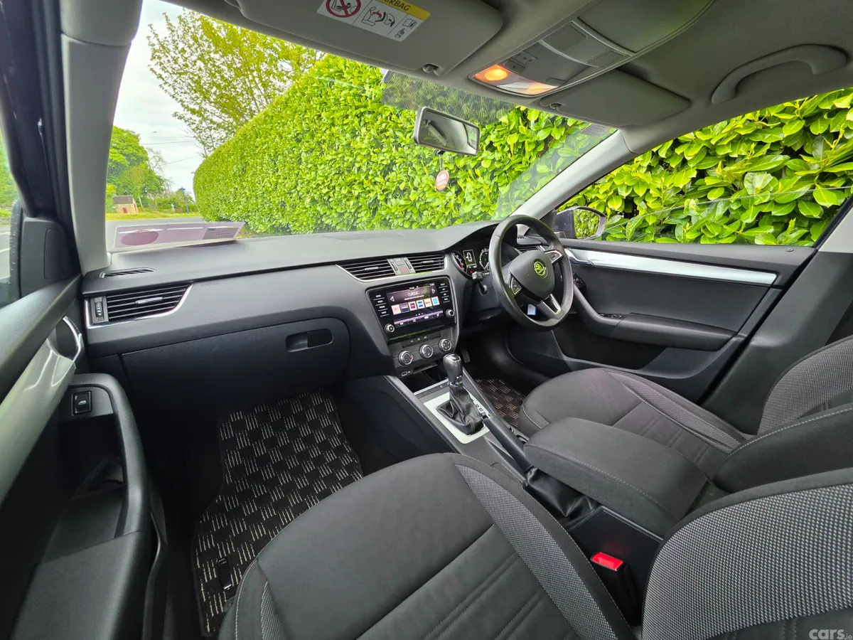 Skoda Octavia Saloon, Diesel, 2018, Grey
