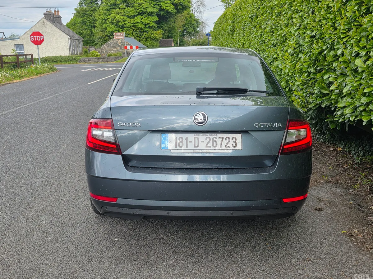Skoda Octavia Saloon, Diesel, 2018, Grey
