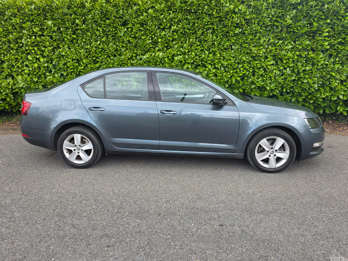 Skoda Octavia Saloon, Diesel, 2018, Grey