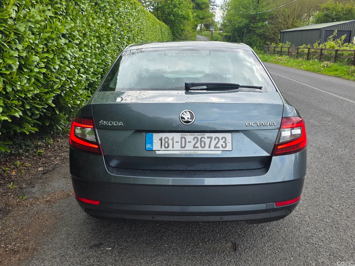 Skoda Octavia Saloon, Diesel, 2018, Grey