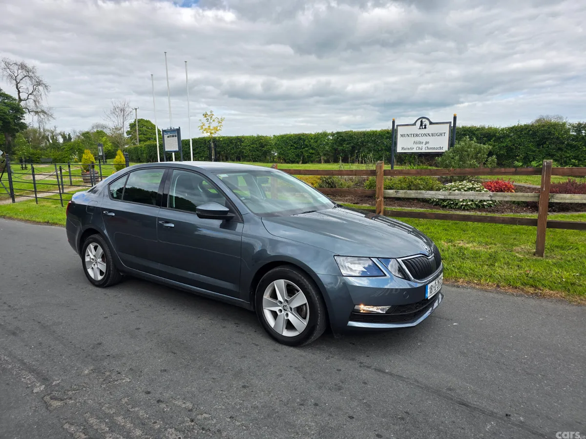 Skoda Octavia Saloon, Diesel, 2018, Grey