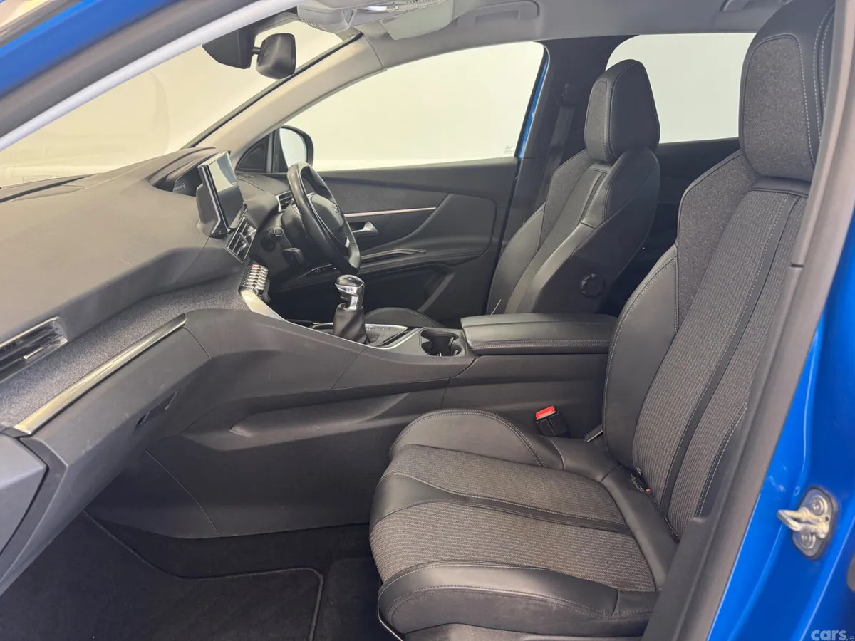 Peugeot 3008 MPV, Diesel, 2022, Blue
