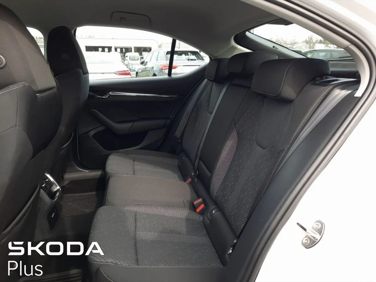 Skoda Octavia Saloon, Diesel, 2024, White