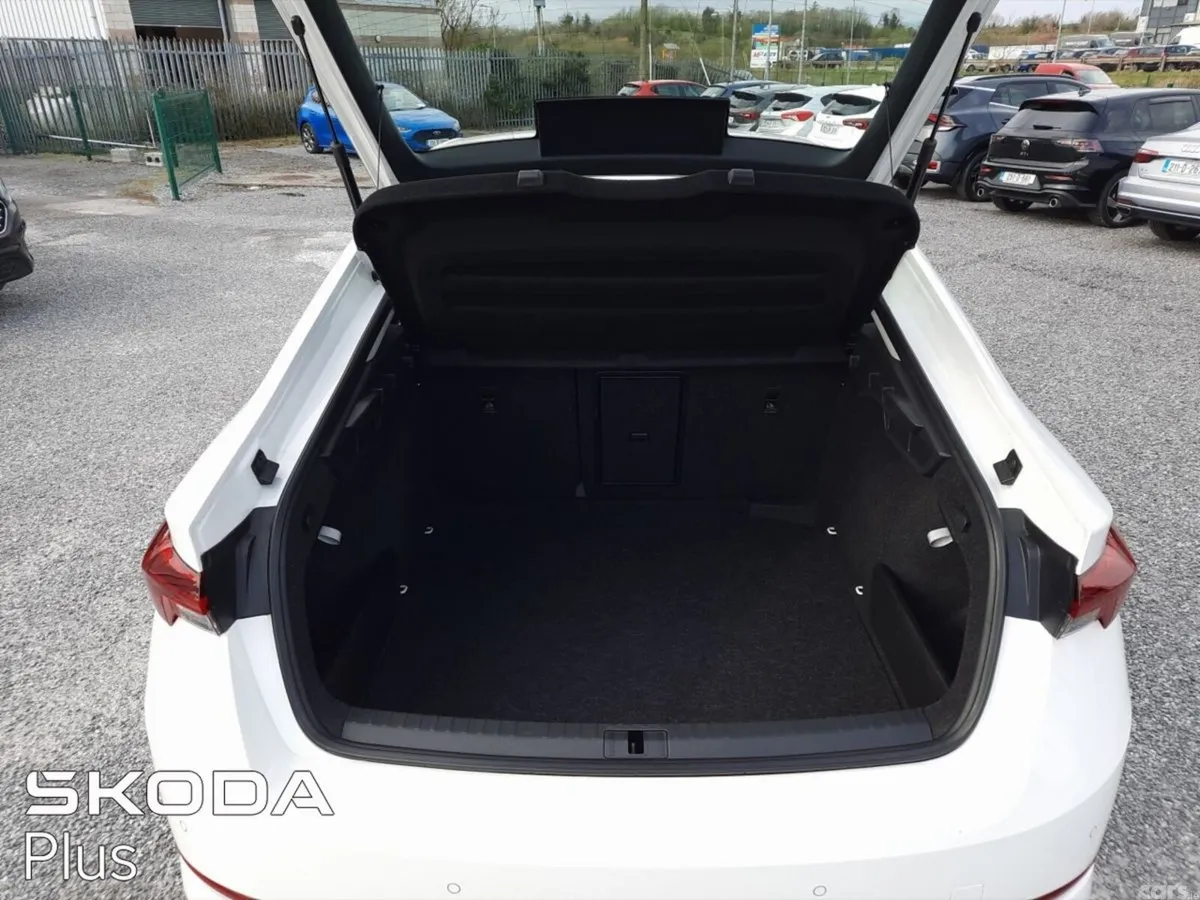 Skoda Octavia Saloon, Diesel, 2024, White