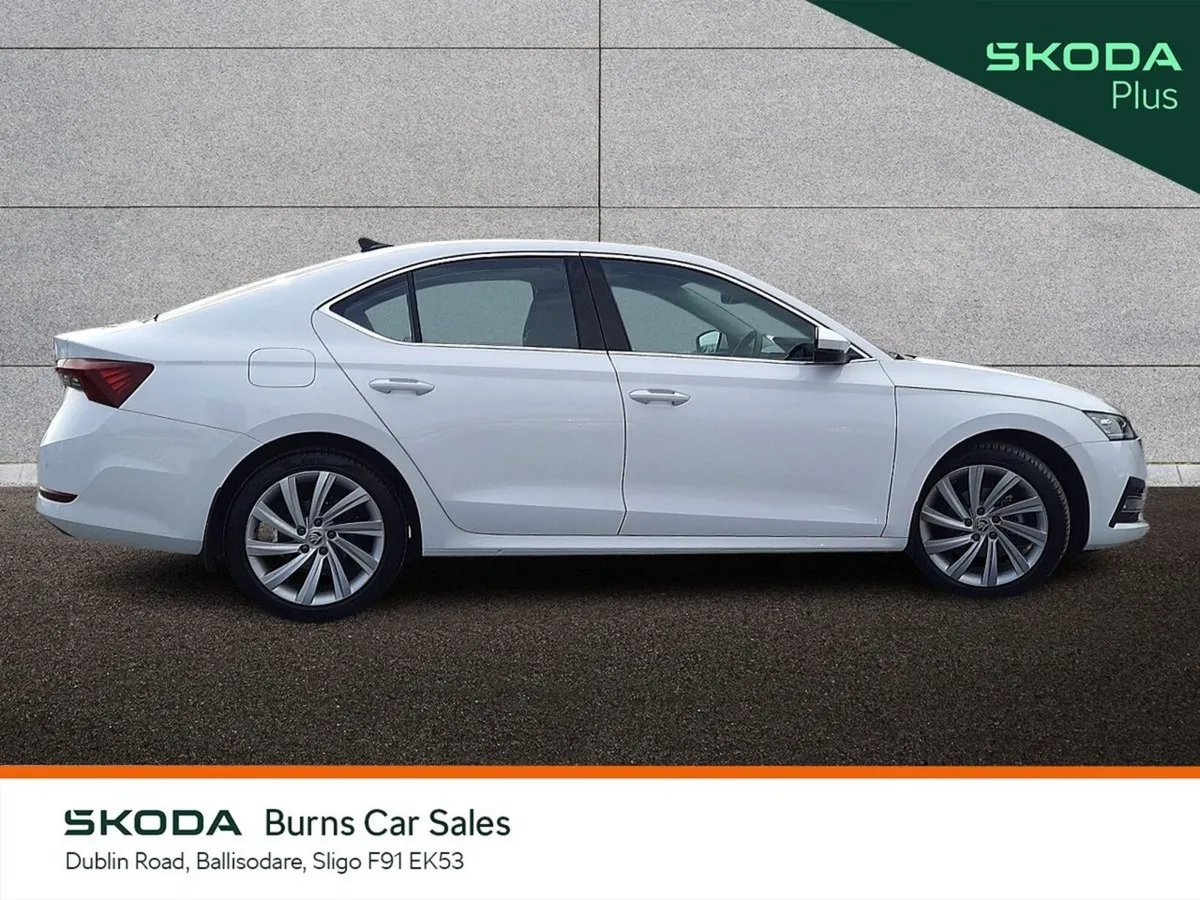 Skoda Octavia Saloon, Diesel, 2024, White
