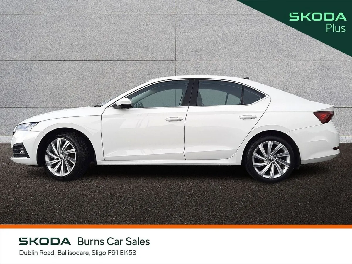 Skoda Octavia Saloon, Petrol, 2023, White