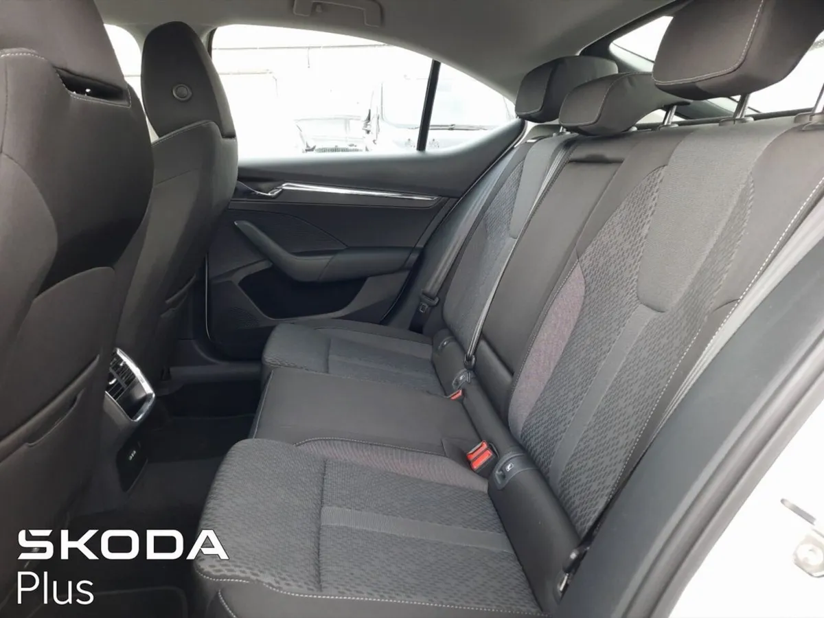 Skoda Octavia Saloon, Petrol, 2023, White