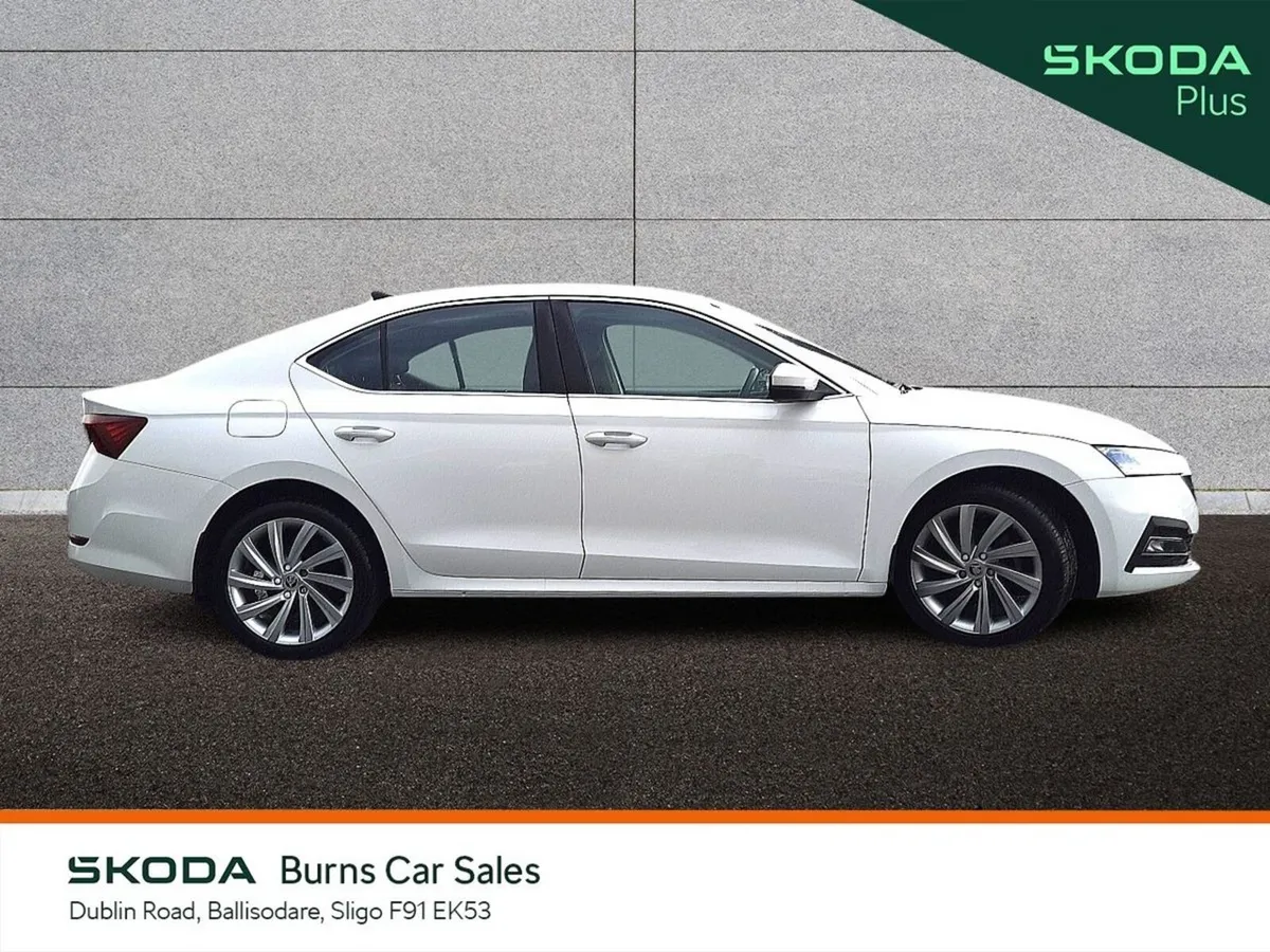 Skoda Octavia Saloon, Petrol, 2023, White