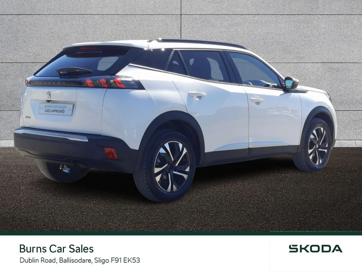 Peugeot 2008 MPV, Petrol, 2023, White