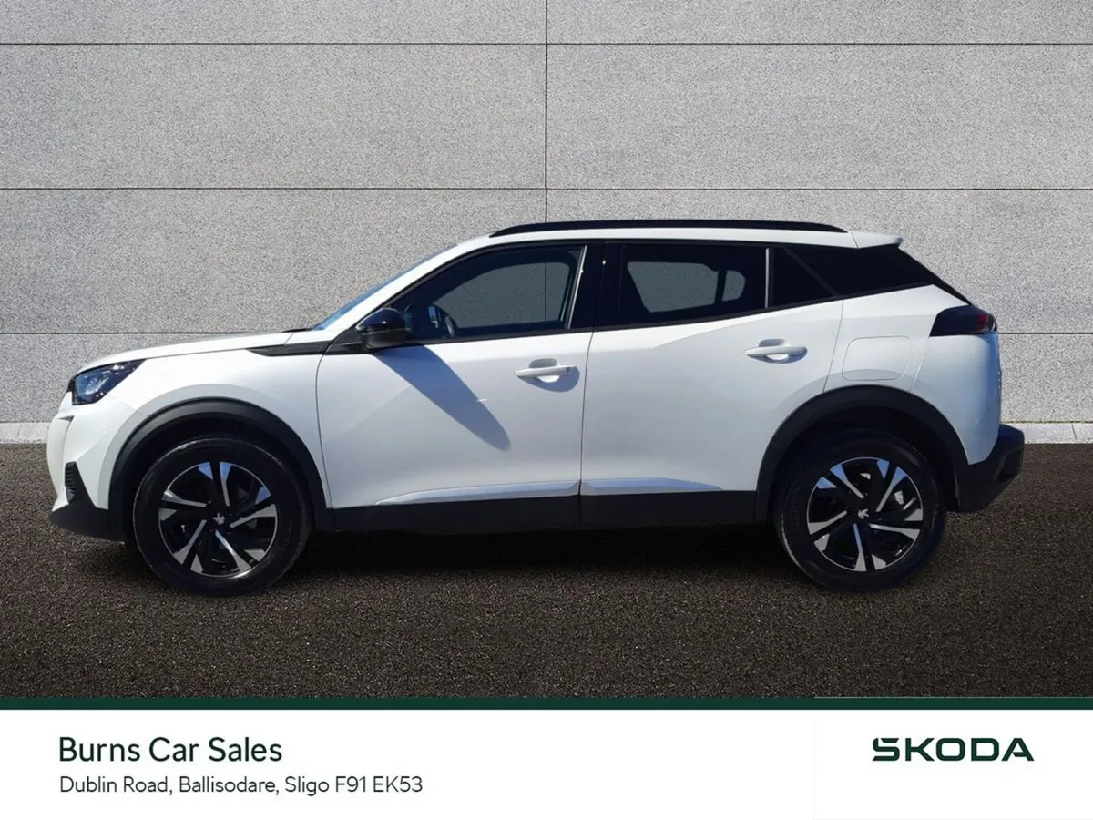 Peugeot 2008 MPV, Petrol, 2023, White