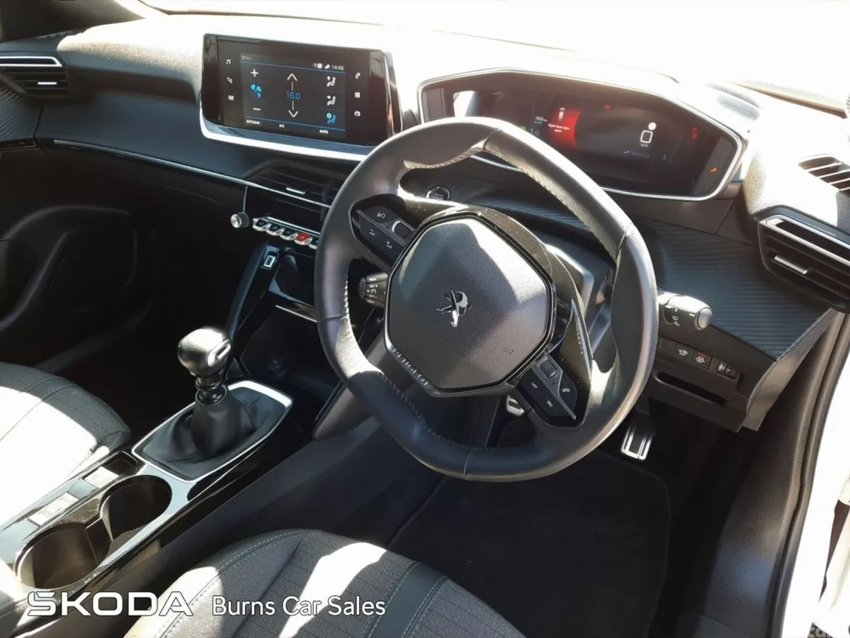 Peugeot 2008 MPV, Petrol, 2023, White