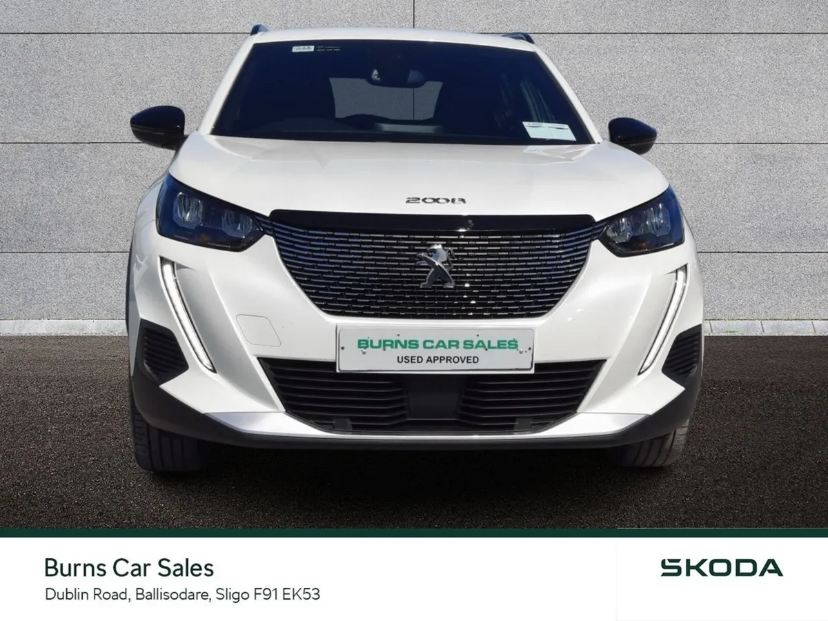 Peugeot 2008 MPV, Petrol, 2023, White