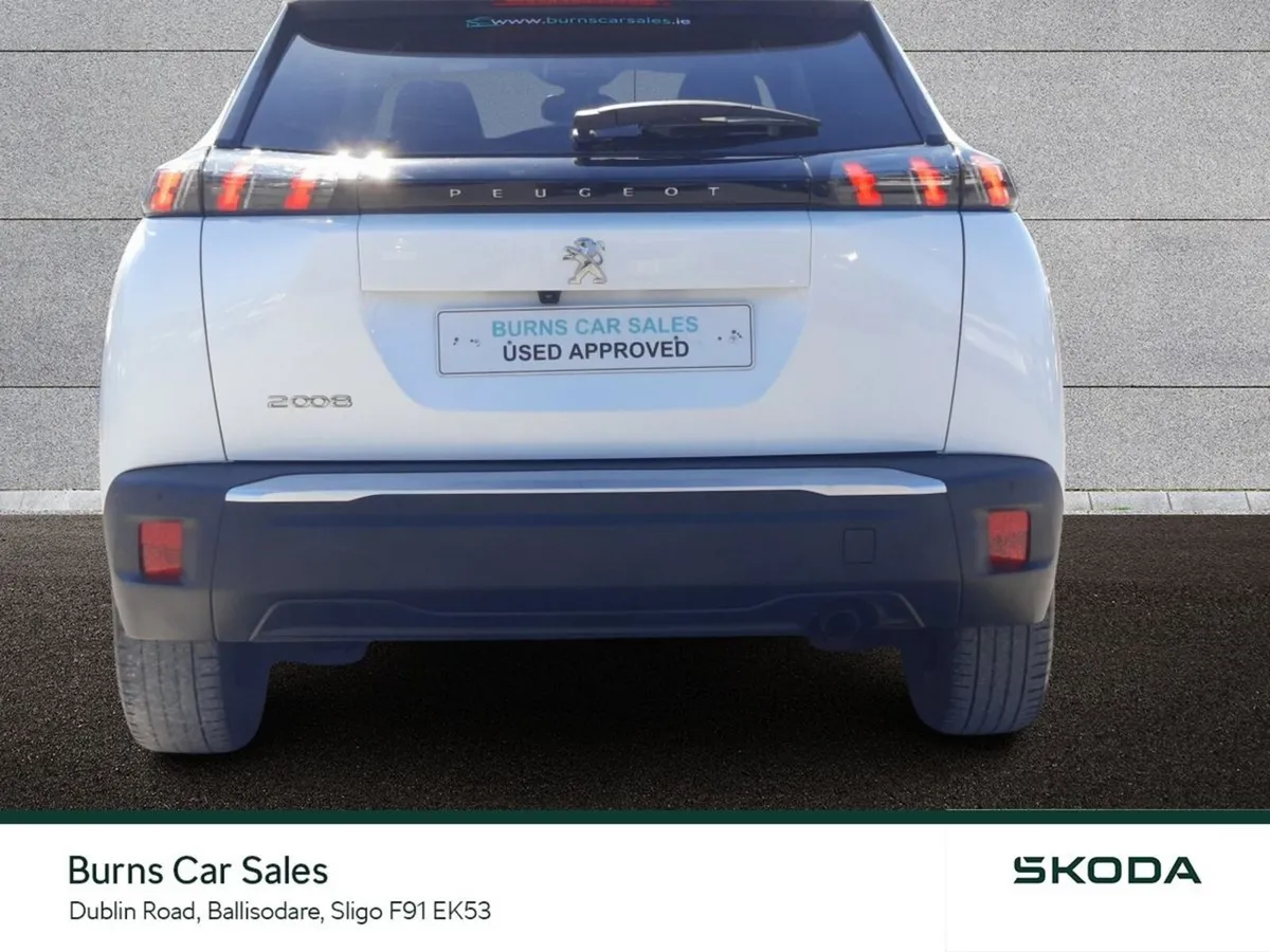 Peugeot 2008 MPV, Petrol, 2023, White