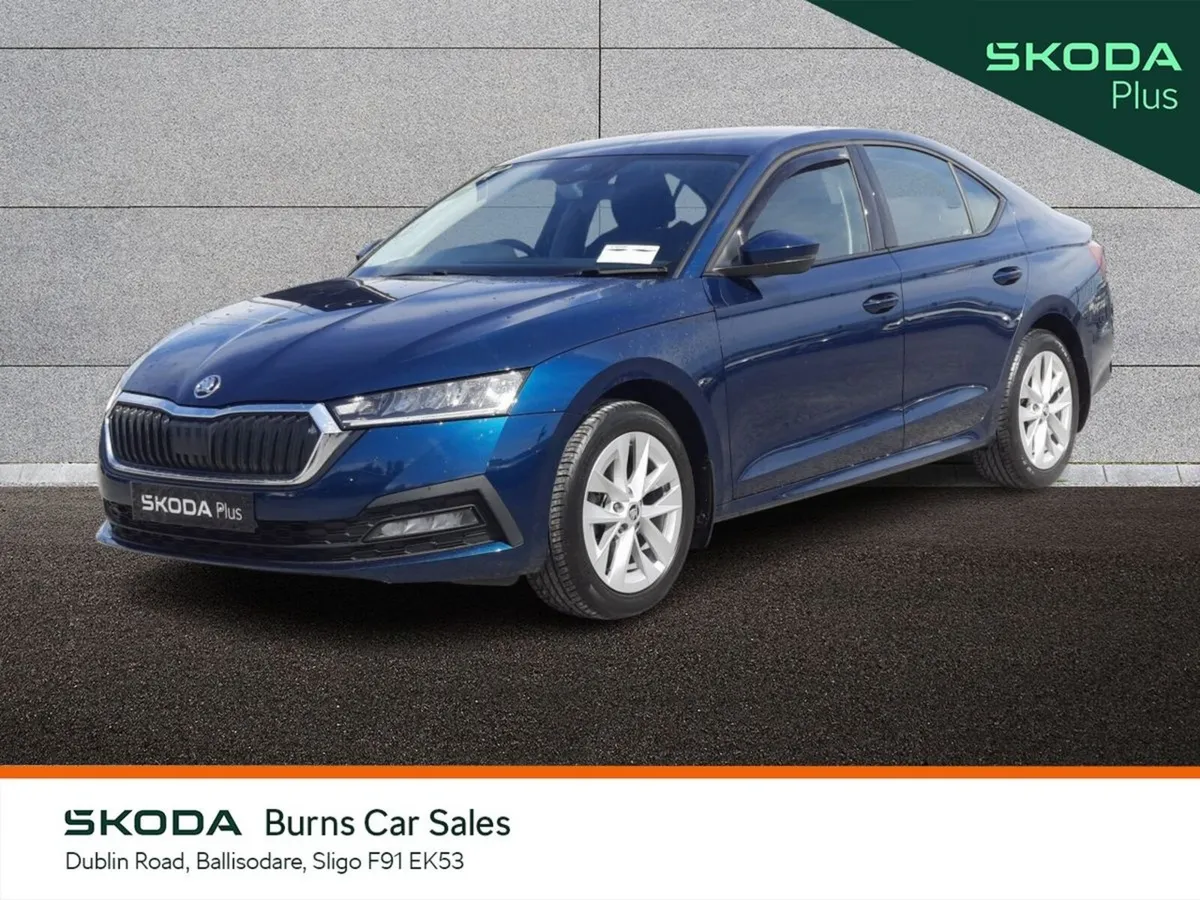 Skoda Octavia Saloon, Petrol, 2024, Blue