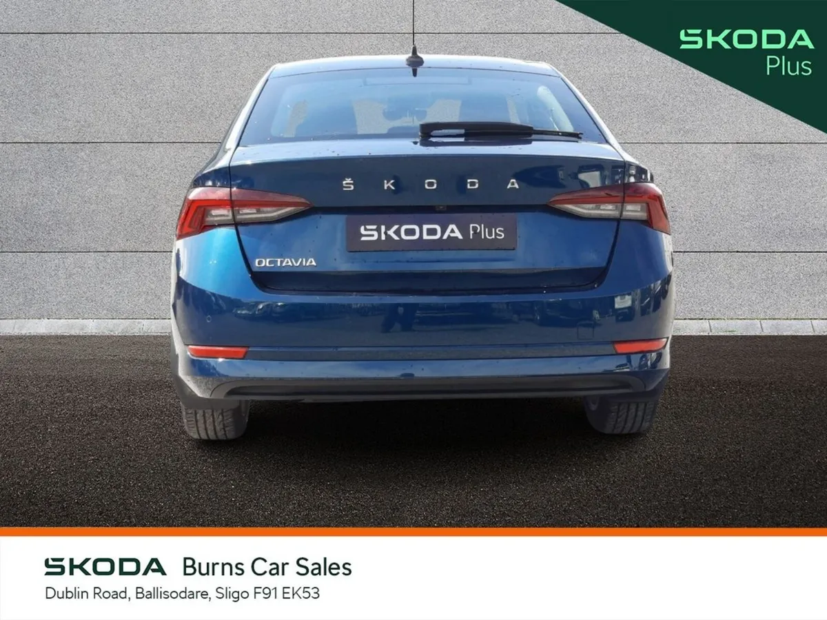 Skoda Octavia Saloon, Petrol, 2024, Blue