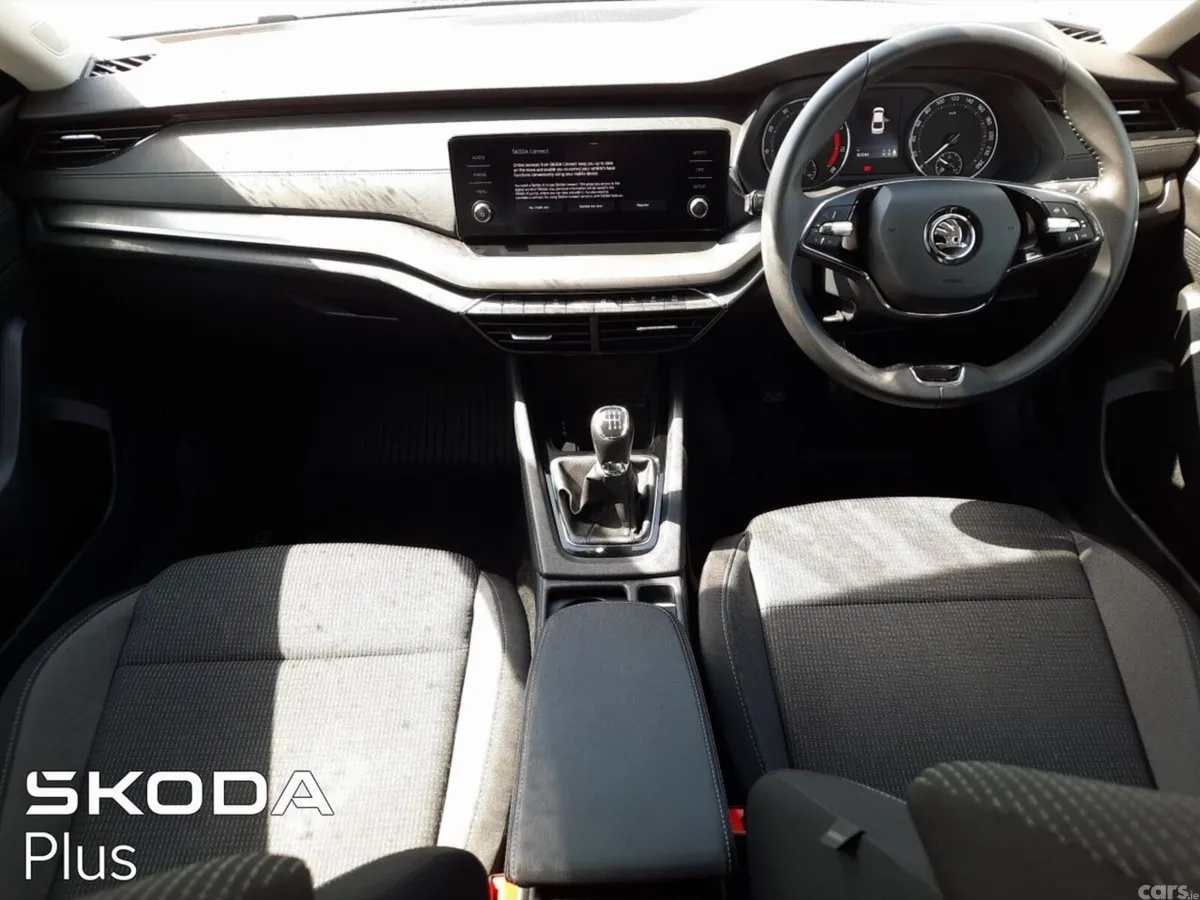 Skoda Octavia Saloon, Petrol, 2024, Blue