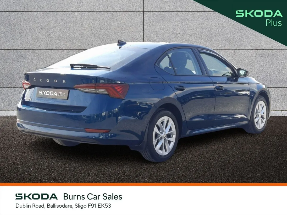 Skoda Octavia Saloon, Petrol, 2024, Blue
