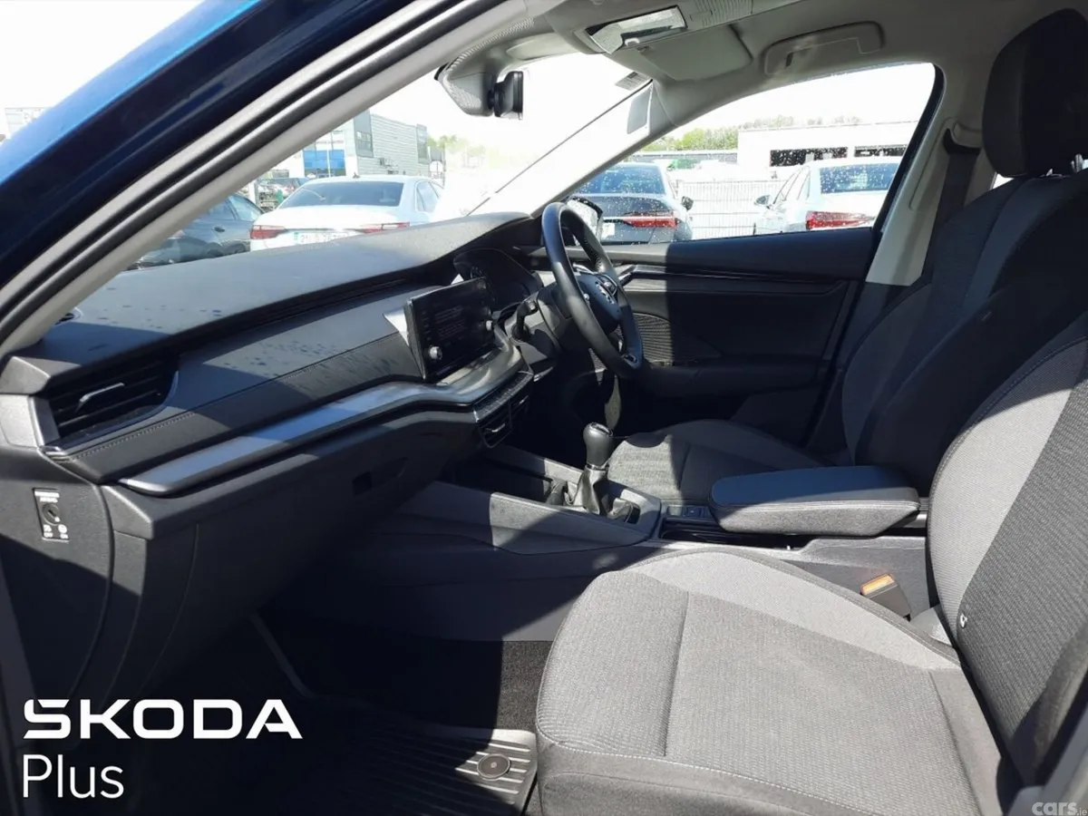 Skoda Octavia Saloon, Petrol, 2024, Blue