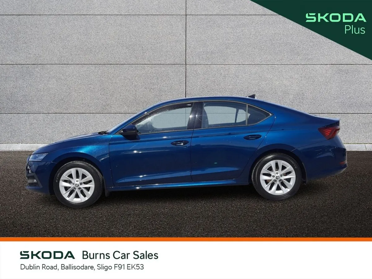 Skoda Octavia Saloon, Petrol, 2024, Blue