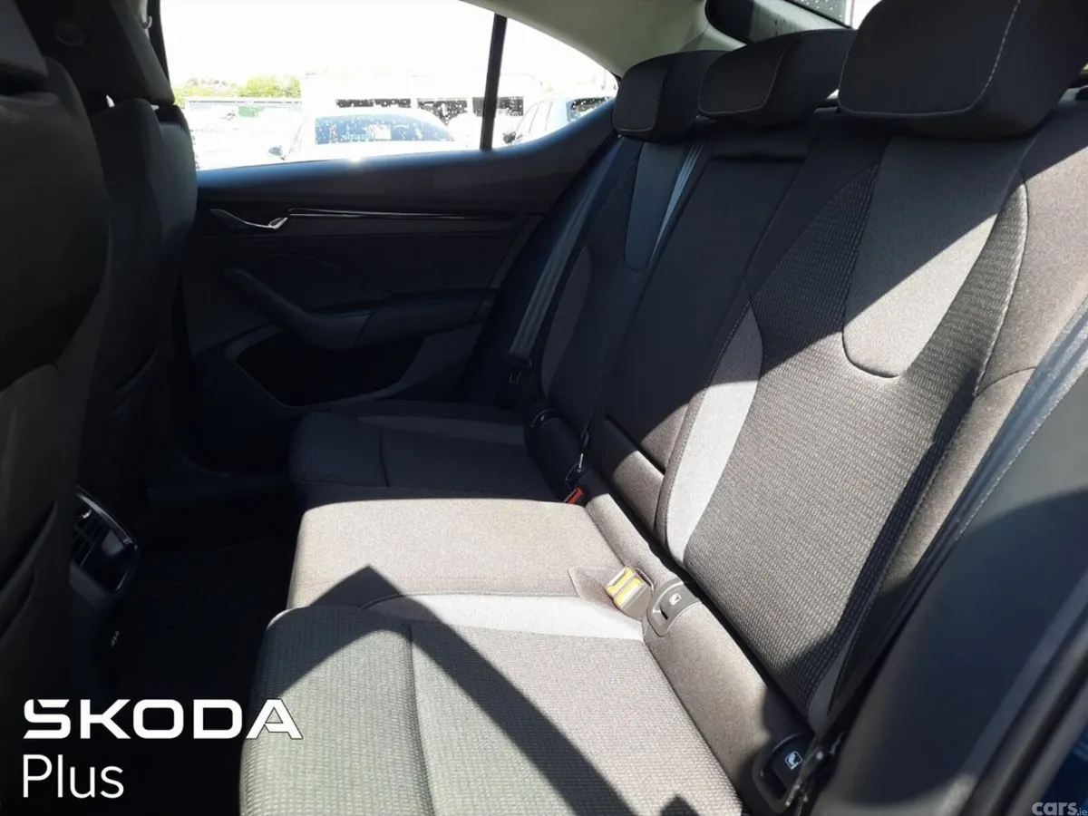Skoda Octavia Saloon, Petrol, 2024, Blue