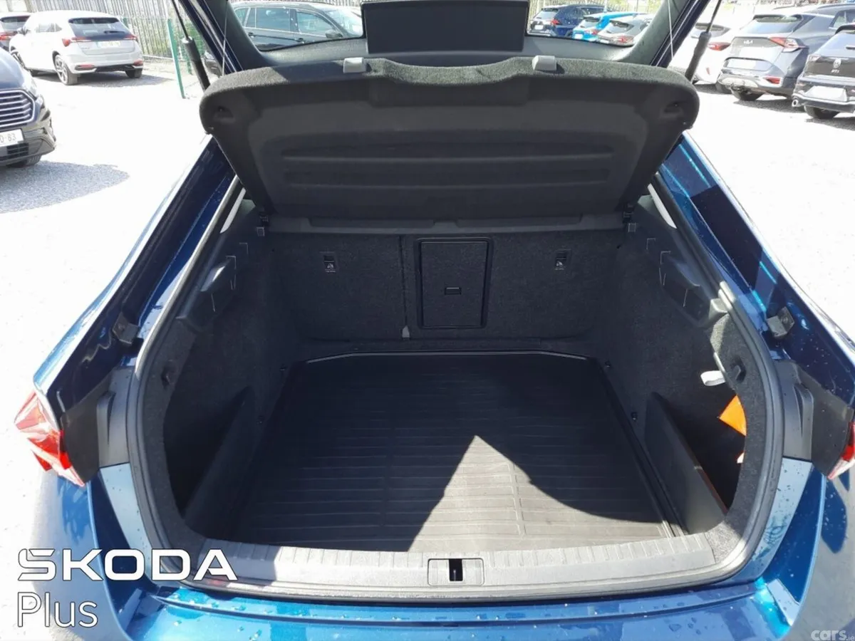 Skoda Octavia Saloon, Petrol, 2024, Blue