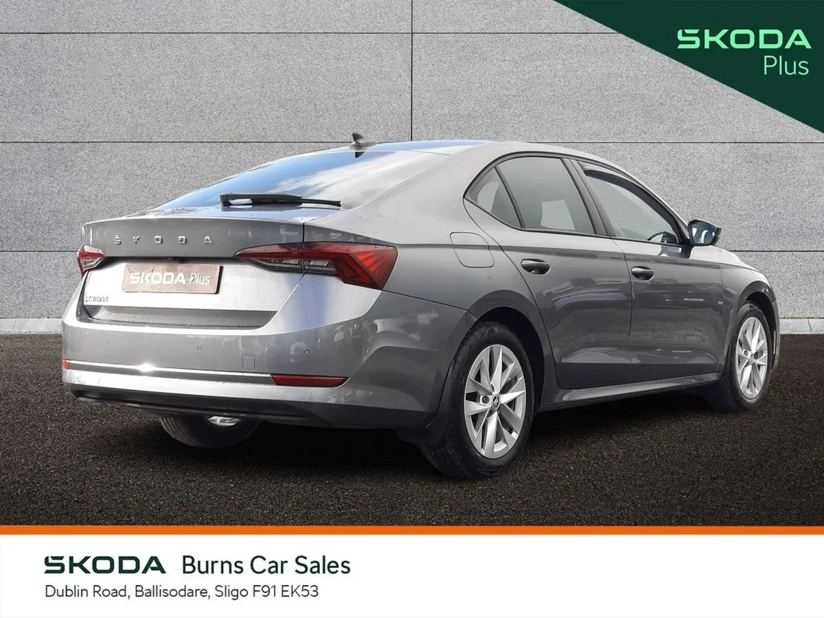 Skoda Octavia Saloon, Petrol, 2024, Grey