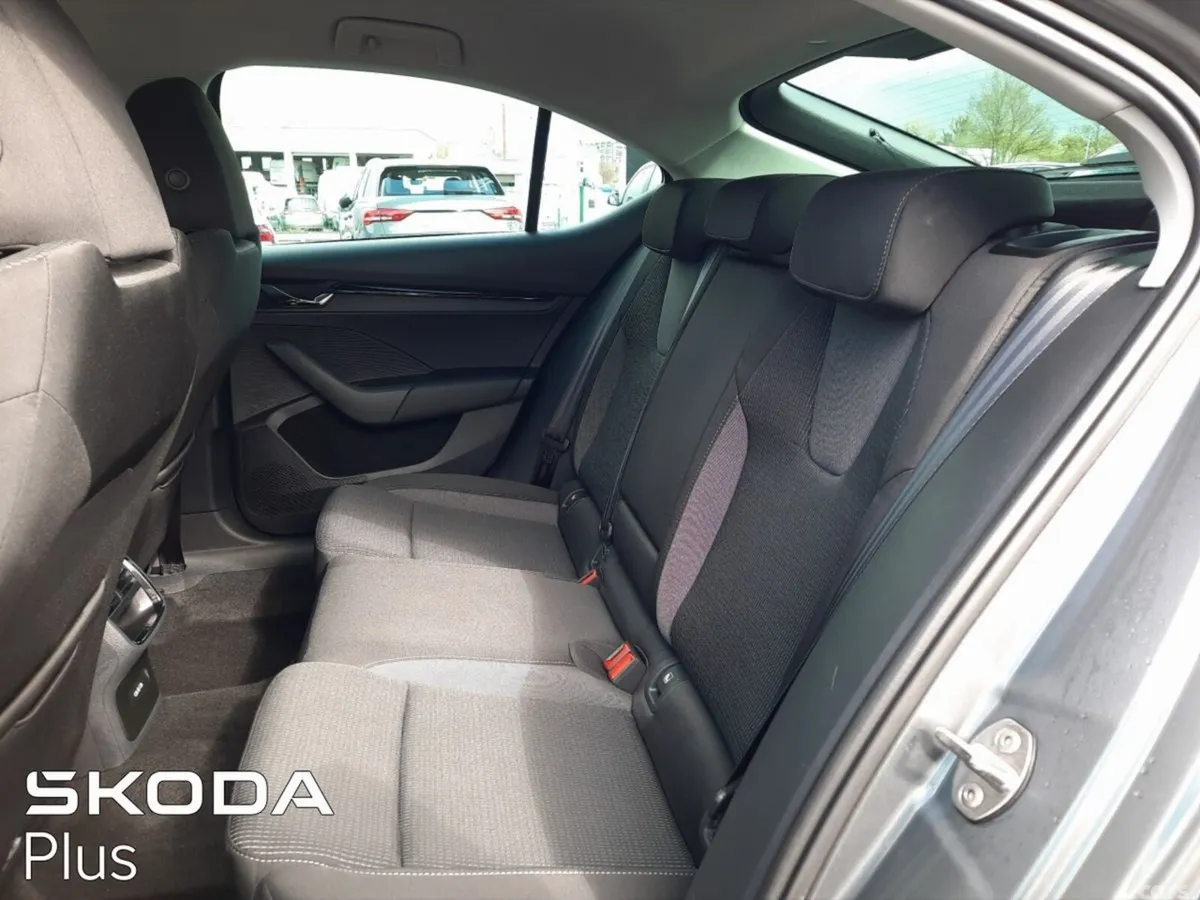 Skoda Octavia Saloon, Petrol, 2024, Grey