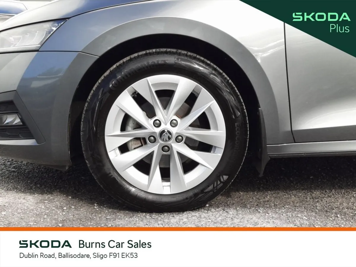 Skoda Octavia Saloon, Petrol, 2024, Grey