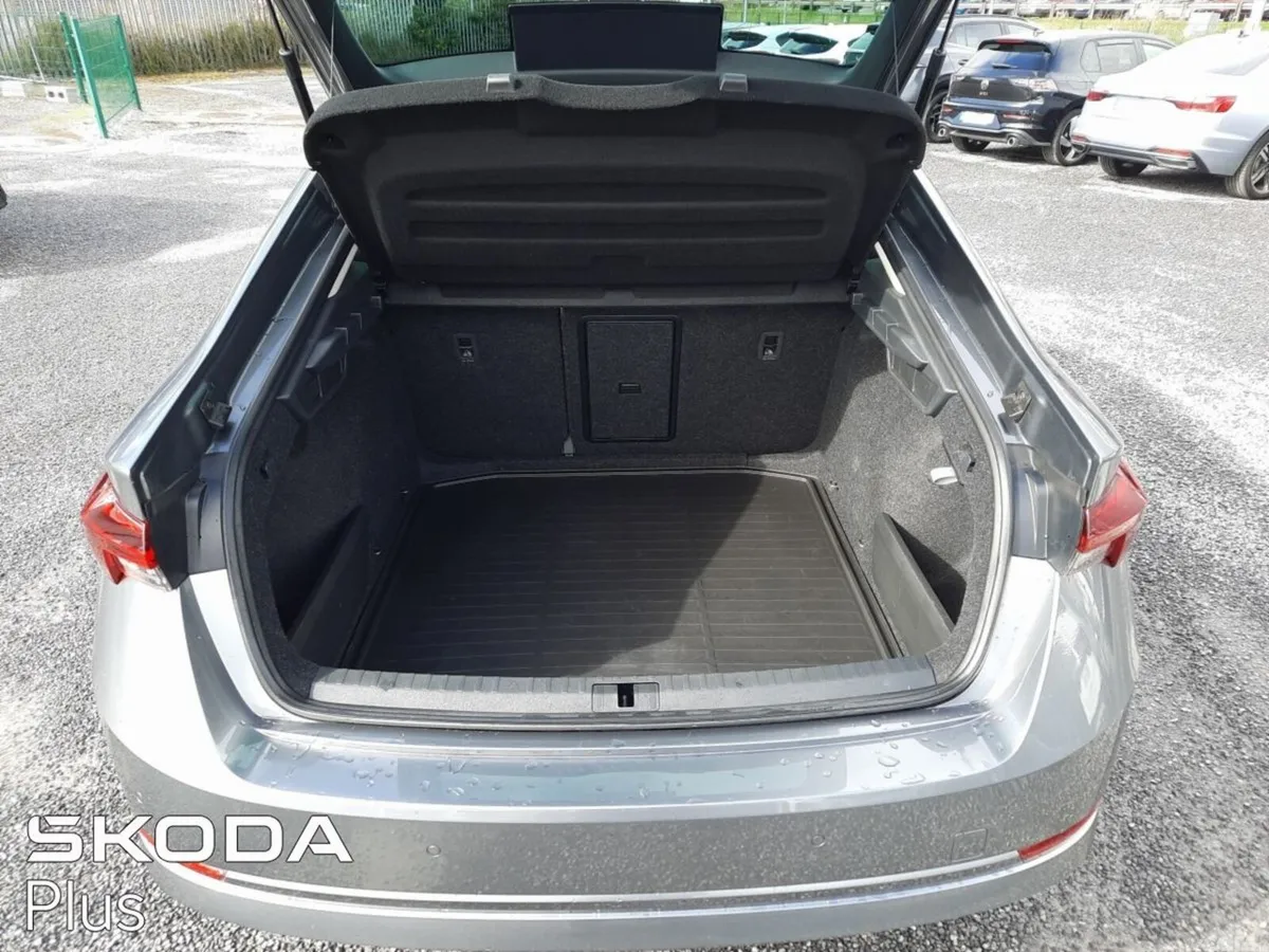 Skoda Octavia Saloon, Petrol, 2024, Grey