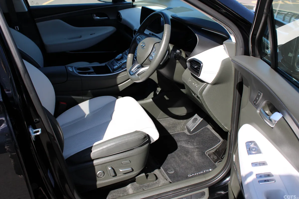 Hyundai Santa Fe SUV, Petrol Plug-in Hybrid, 2023, Black