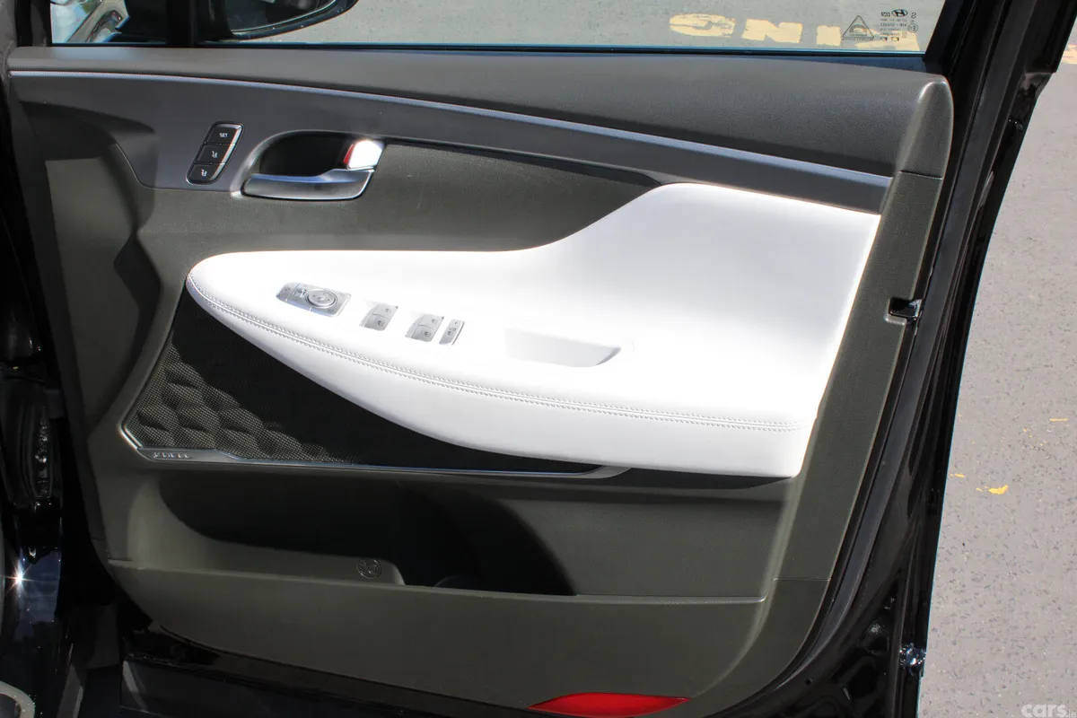 Hyundai Santa Fe SUV, Petrol Plug-in Hybrid, 2023, Black