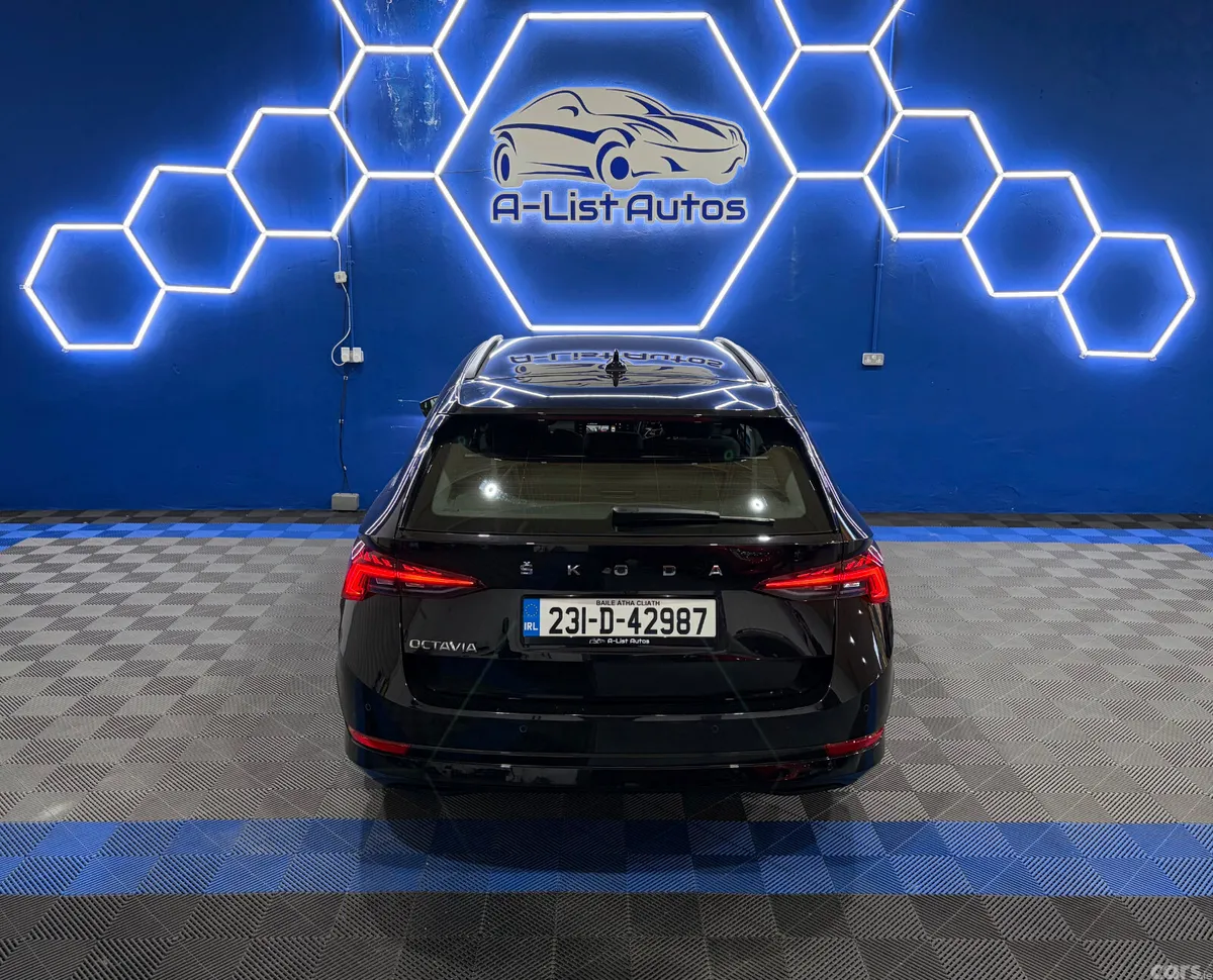 Skoda Octavia Estate, Diesel, 2023, Black