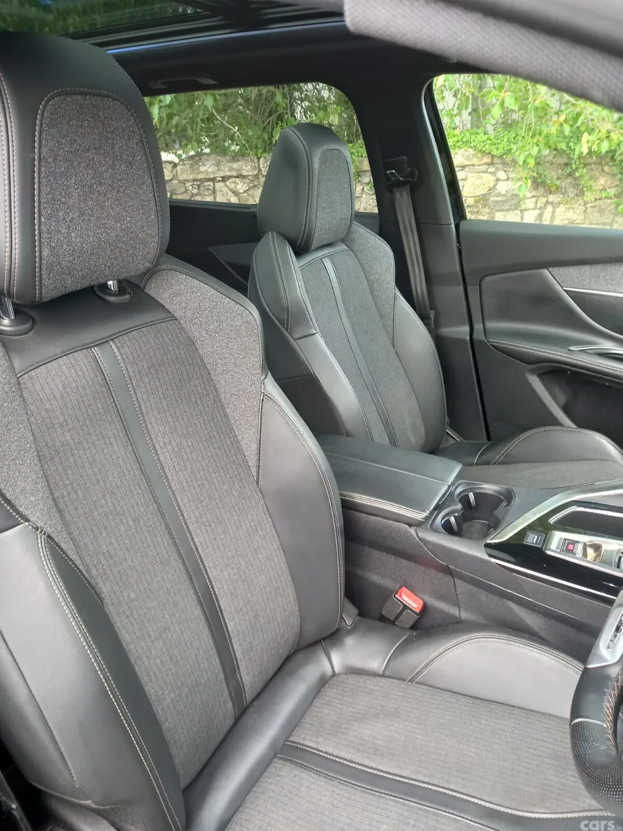 Peugeot 5008 MPV, Diesel, 2019, Black