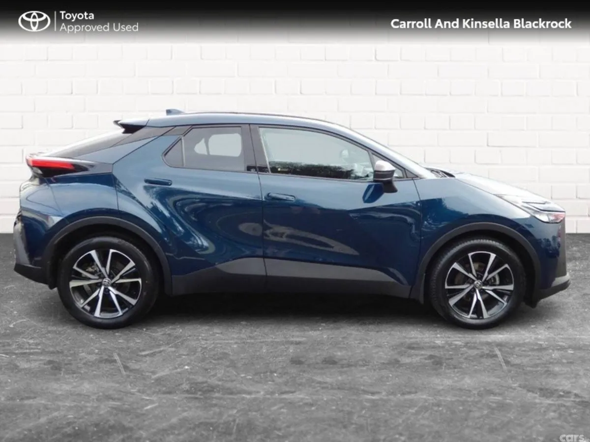 Toyota C-HR SUV, Petrol Hybrid, 2025, Blue