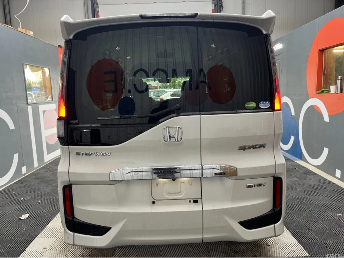 Honda Stepwagon MPV, Petrol Hybrid, 2020, White