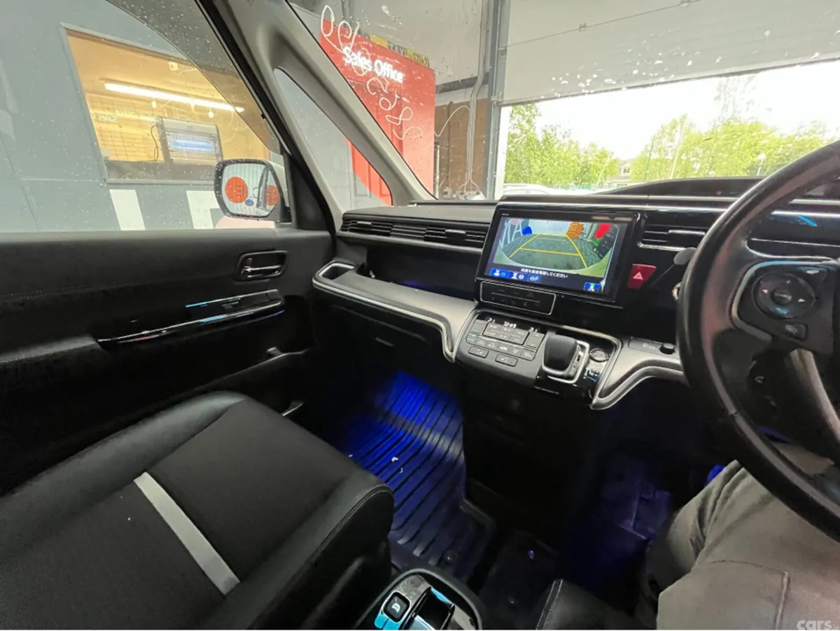 Honda Stepwagon MPV, Petrol Hybrid, 2020, White