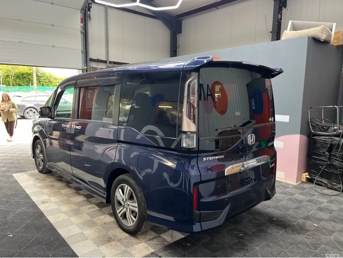 Honda Stepwagon MPV, Petrol Hybrid, 2020, Blue