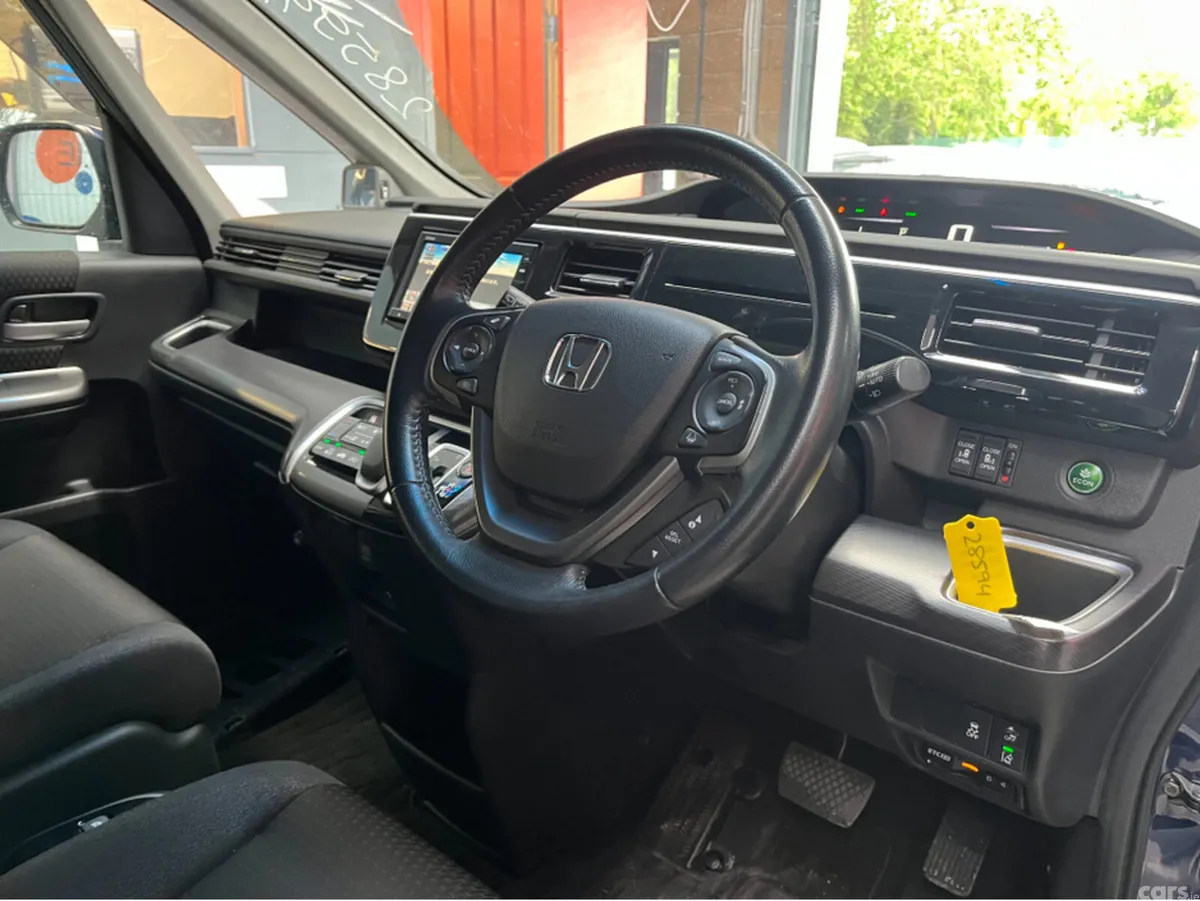 Honda Stepwagon MPV, Petrol Hybrid, 2020, Blue