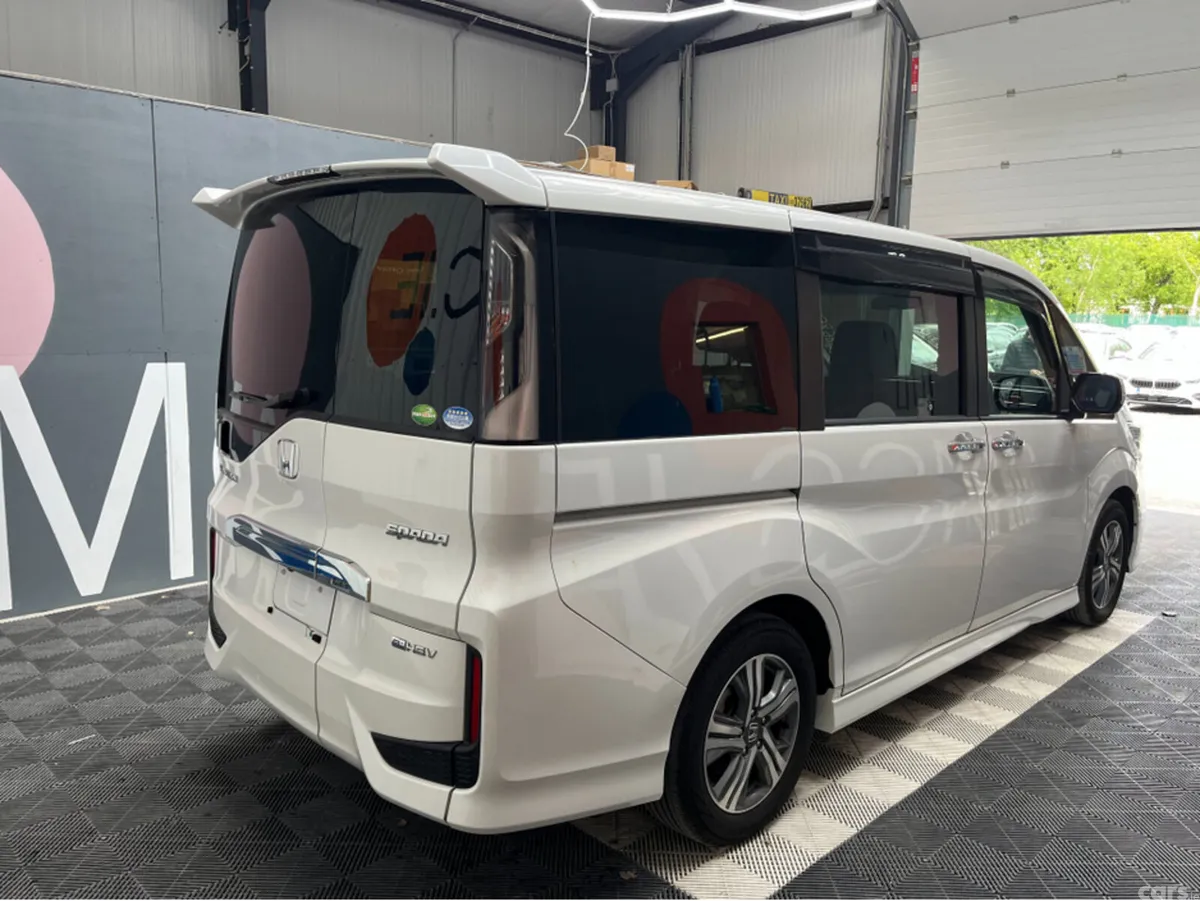 Honda Stepwagon MPV, Petrol Hybrid, 2020, White