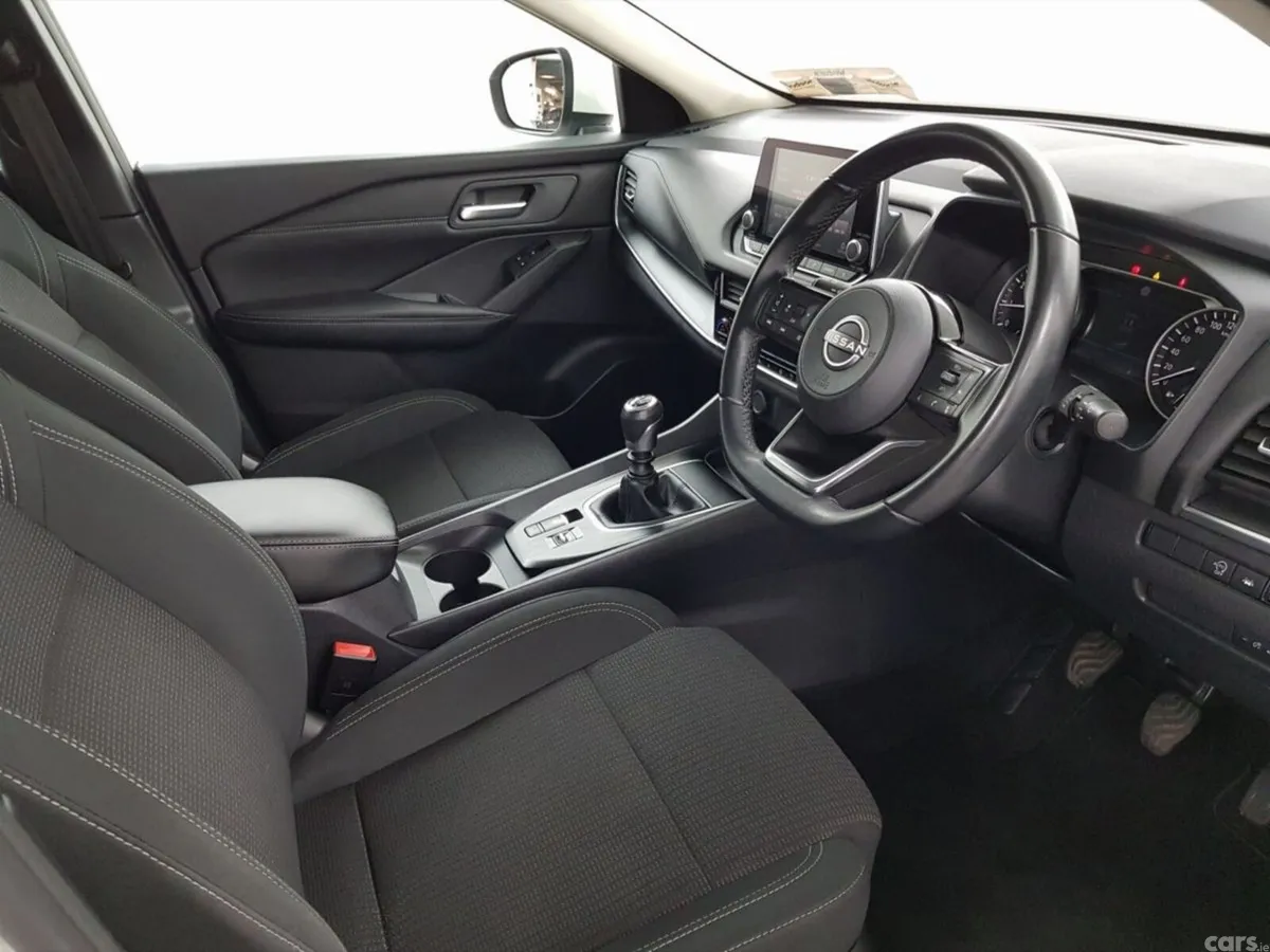 Nissan Qashqai MPV, Petrol Hybrid, 2023, White