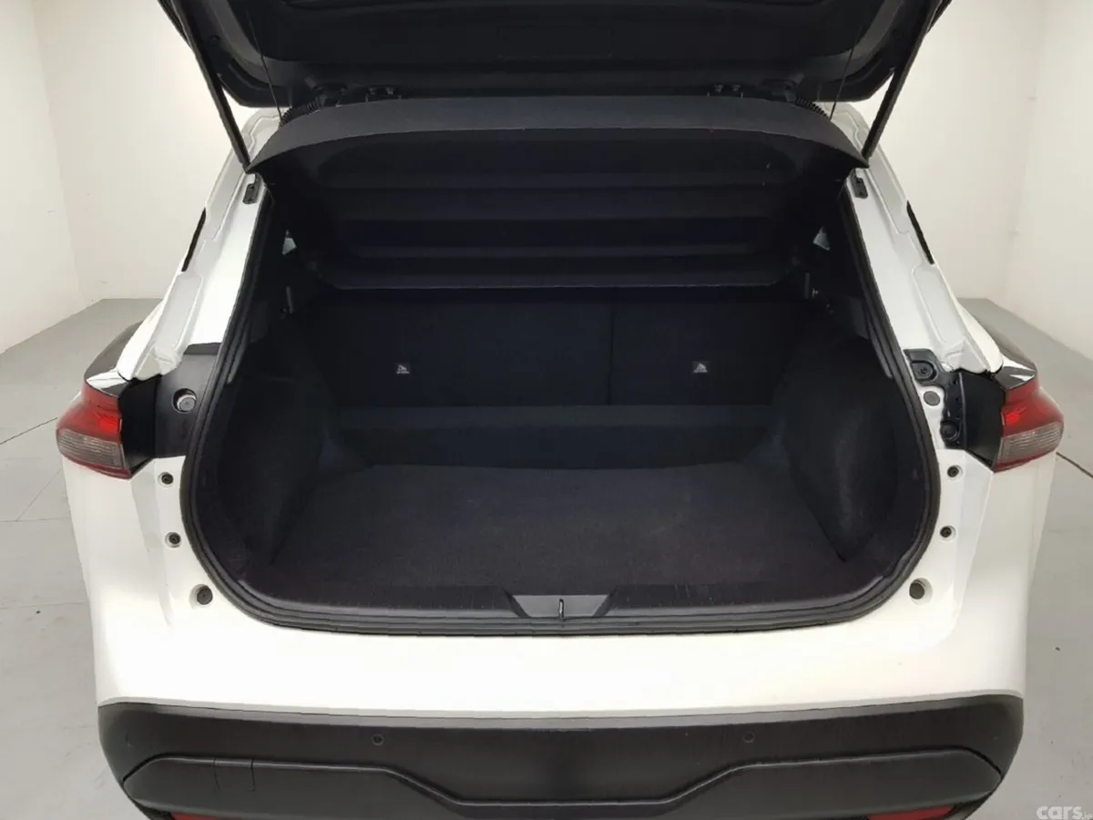 Nissan Qashqai MPV, Petrol Hybrid, 2023, White
